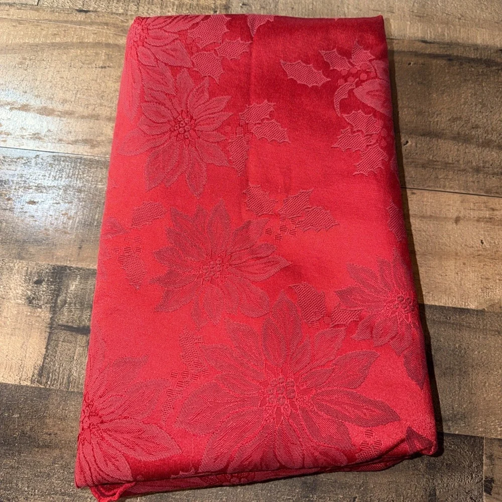 VTG JCPENNEY Home Collection Christmas Poinsettia Scroll Tablecloth Round 66